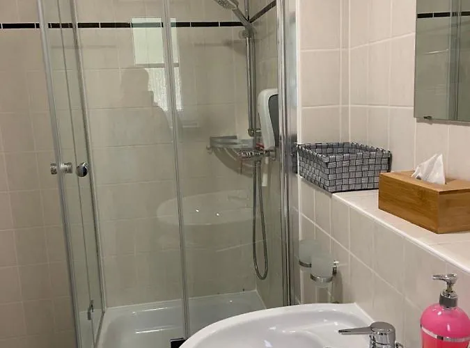 Waldwerk Wurlgrund 公寓式酒店 利兴